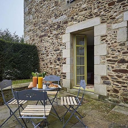 Gite La Terrasse - Manoir Le Plessix Madeuc Corseul 外观 照片