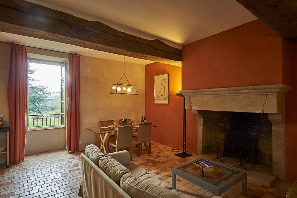 Gite La Terrasse - Manoir Le Plessix Madeuc Corseul 外观 照片