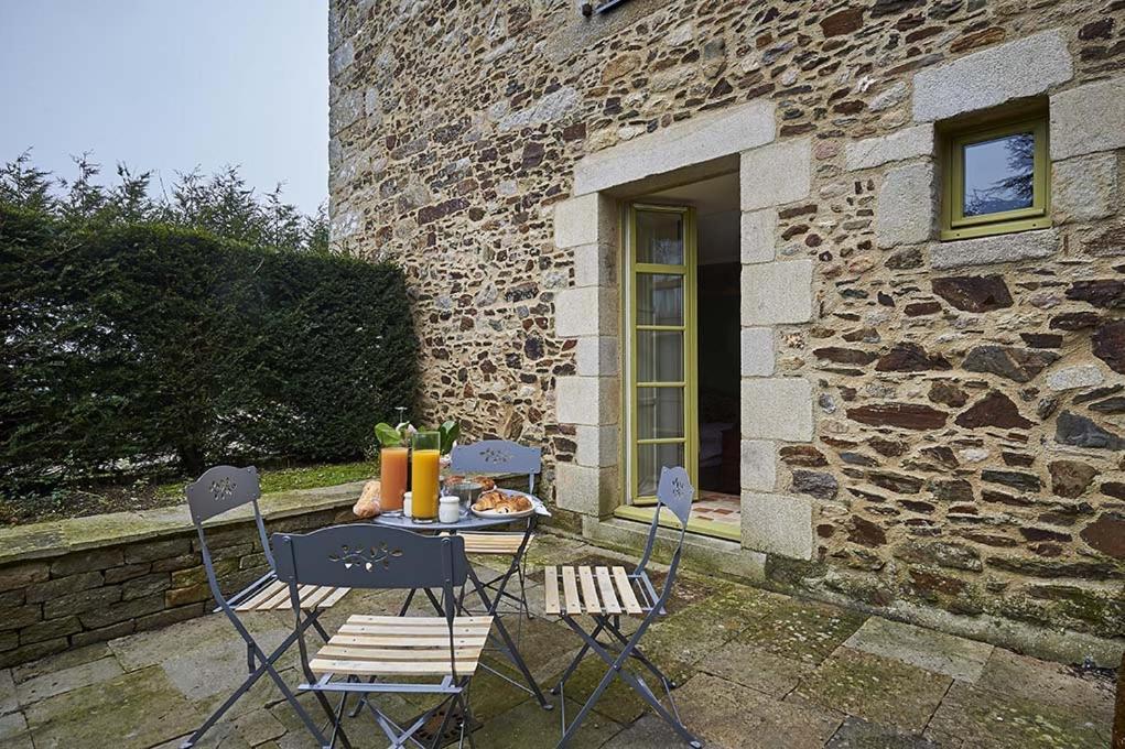Gite La Terrasse - Manoir Le Plessix Madeuc Corseul 外观 照片